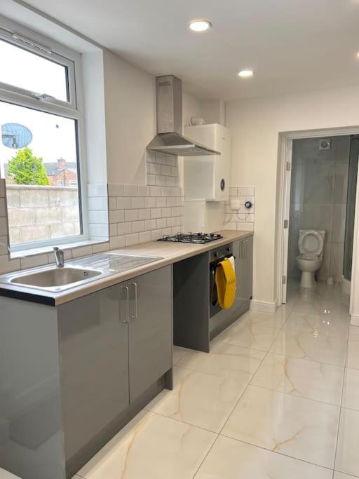 Catherine 5 Bedroom House Crewe Dış mekan fotoğraf